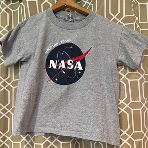 Kids NASA- Houston, Texas t-shirt! Perfect to wear this summer! Grey. Kids L!